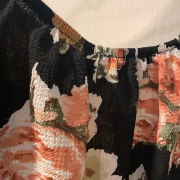 Favlux Black Floral Top w/ Open Sleeves Size Large EUC #M-083 - Picture 3 of 7
